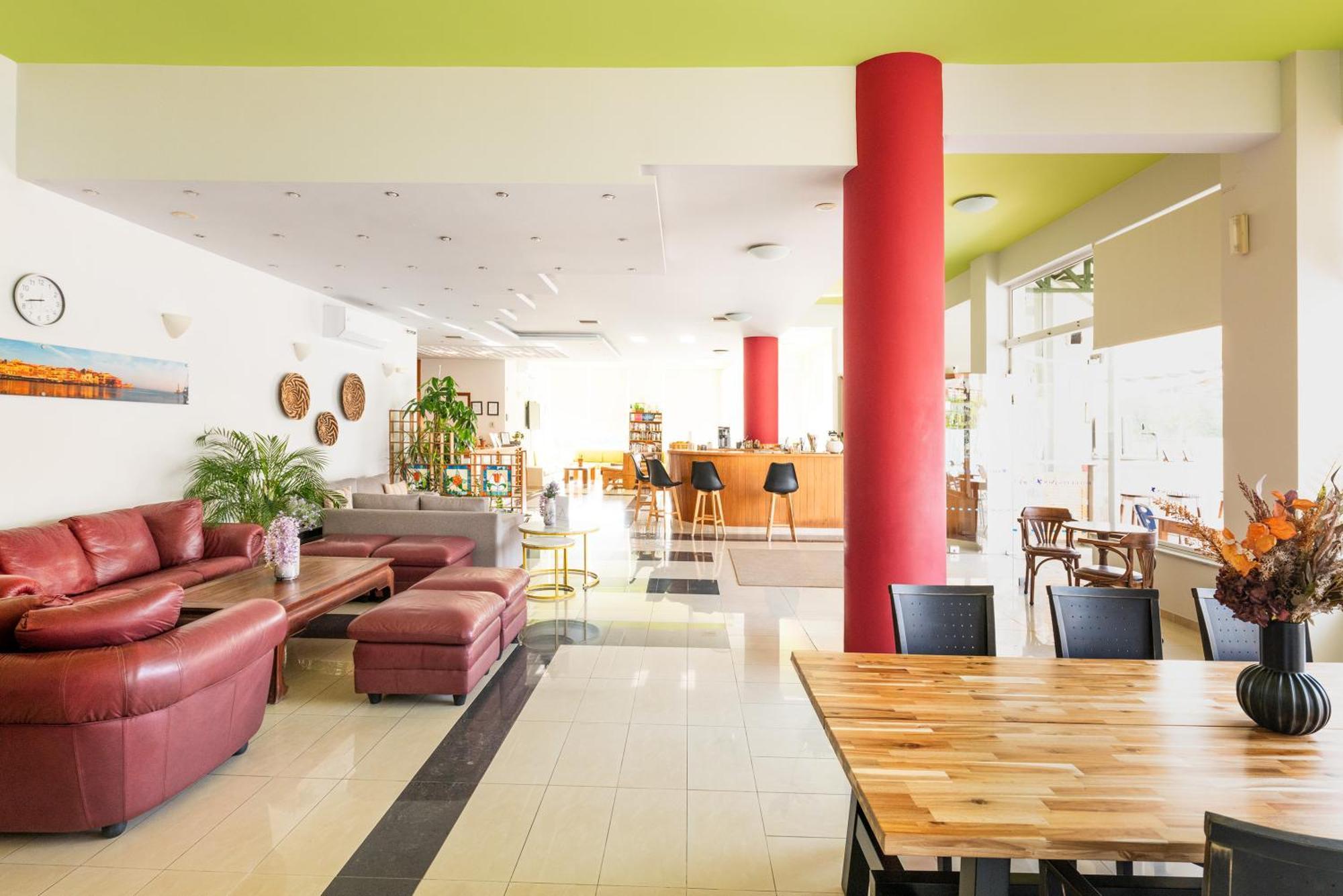 Pegasus Hotel Stalos Bagian luar foto