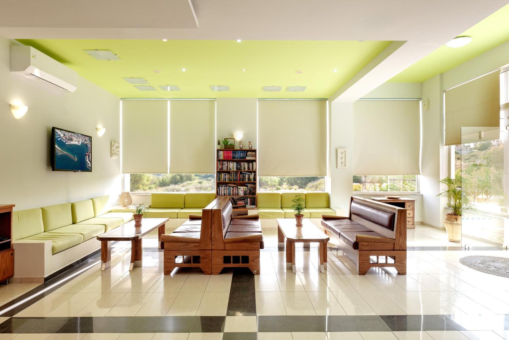 Pegasus Hotel Stalos Bagian luar foto
